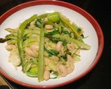 A picture of step 6 of Leek Orzotto with Asparagus and rocket.