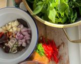 รูปขั้นตอนการทำที่ 1 ของ ห่อหมกอกไก่พริกแกงปักษ์ใต้อบ🌶️🧄