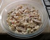 Grillezett csirkés tésztasaláta gazdagon recept fázis 8 fotója