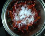 A picture of step 2 of Spicy red chilli chutney.