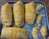 Foto langkah ke 4 dari resep Choco Banana Strudel.