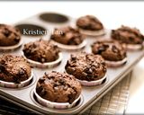 Foto langkah ke 7 dari resep Muffin coklat super nyoklat,NO MIXER hasil tinggi menjulang alias High Dome! XD.