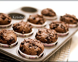 Foto langkah ke 7 dari resep Muffin coklat super nyoklat,NO MIXER hasil tinggi menjulang alias High Dome! XD.