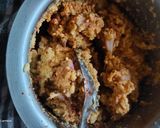 A picture of step 2 of Moong dal pakoda.