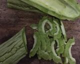 Foto langkah ke 4 dari resep Tumis pare anti pahit.