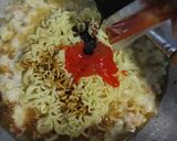 Foto langkah ke 6 dari resep Indomie Goreng Nyemek.