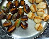 રીંગણાં બટાકા નું લોટ ભરેલું શાક (Ringan Bataka Lot Bharelu Shak Recipe In Gujarati) રેસીપી સ્ટેપ2ફોટો