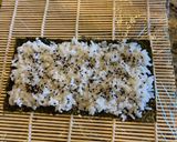 Hình bước làm 2 của món California Rolls Sushi