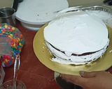 2 टायर किट कैट गेम्स चॉकलेट केक रेसिपी चरण 16 फोटो