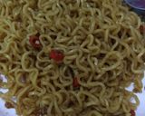 Foto langkah ke 3 dari resep Indomie goreng rawit asem.