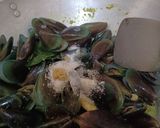 Foto langkah ke 3 dari resep Kerang Hijau Bumbu Kuning.