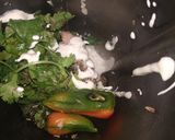 A picture of step 2 of Haryali chicken khrdai.