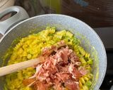 Foto del passaggio 6 della ricetta Fusilli bucati corti con zucchine e speck