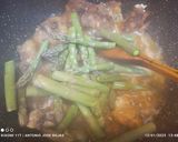 Foto del paso 3 de la receta: Pollo al ajillo y espárragos verdes