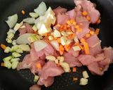 Une image de l'étape 1 de Wraps chaud dinde curry.