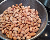 Foto del paso 1 de la receta: Alubias pintas con oreja de cerdo