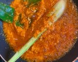 A picture of step 2 of Rendang daging babi.