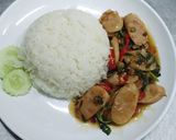 รูปขั้นตอนการทำที่ 5 ของ แหนมไก่ผัดใบกะเพราราดหน้าข้าว