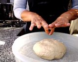 Foto del paso 1 de la receta: Medialunas de grasa... Paso a paso 😁