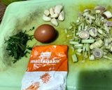 Foto langkah ke 1 dari resep Ayam Goreng Daun Jeruk.