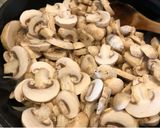 Foto del paso 2 de la receta: Champiñones con cebolla