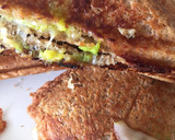 Foto del paso 2 de la receta: Sándwich de queso y aguacate 🥑