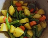 عکس مرحله 2 از دستور خوراک هویج و سیب زمینی بدون گوشت 🥕