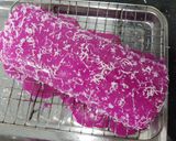 Hình bước làm 3 của món Bông lan cuộn sốt kem
