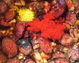 Paprikás krumpli, nokedlivel és házi kolbásszal recept fázis 2 fotója