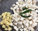 A picture of step 1 of Shola Kochur Dalna / Taro Root Curry.