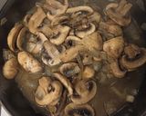 Foto del paso 1 de la receta: Merluza en salsa de champiñones
