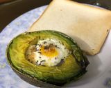 Hình bước làm 4 của món Làm bữa sáng healthy với trứng và bơ bằng nckd 🥑