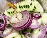 Hình bước làm 2 của món 🌱 Salad Dưa Leo, Hành Tây Tím