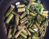 Foto del paso 2 de la receta: Revuelto de trigueros y calabacín 