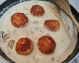 Foto del paso 9 de la receta: Albóndigas de lomo adobado en salsa de champiñones