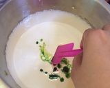 Foto langkah ke 4 dari resep Bolu pandan "Magic Com" super lembuutt, ga seret ditenggorokan.