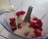 Foto langkah ke 3 dari resep Milky Shake Strawberry.