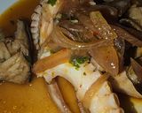 Foto del paso 6 de la receta: Pulpo con llanega negra y gambas cocidas con salsa tártara