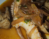 Foto del paso 6 de la receta: Pulpo con llanega negra y gambas cocidas con salsa tártara