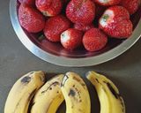 A picture of step 1 of Strawberry banana smoothie.