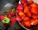 A picture of step 2 of Beetroot And Strawberry Chutney.