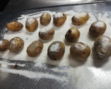 Foto del paso 1 de la receta: Patatas y boletus con salsa de huevos fritos