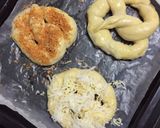 Foto langkah ke 5 dari resep Garlic Cheese Soft Pretzels.