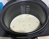 Hình bước làm 3 của món Cơm ngò rí nước cốt dừa & Cá hồi áp chảo da giòn