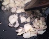 Foto langkah ke 2 dari resep Tumis Daun Kunyit Teri Asin.