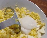 Foto langkah ke 3 dari resep Sandwich Egg with Mayo.