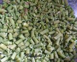 A picture of step 1 of String beans subzi.