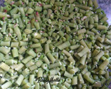 A picture of step 1 of String beans subzi.