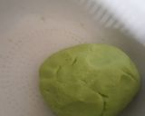 Foto langkah ke 2 dari resep Caterpillar Cookies.