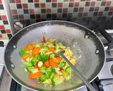 Foto langkah ke 2 dari resep Tumis Brokoli Wortel Telur.
